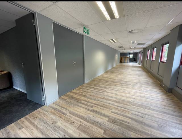 1,103M² OFFICE TO LET IN PARKTOWN